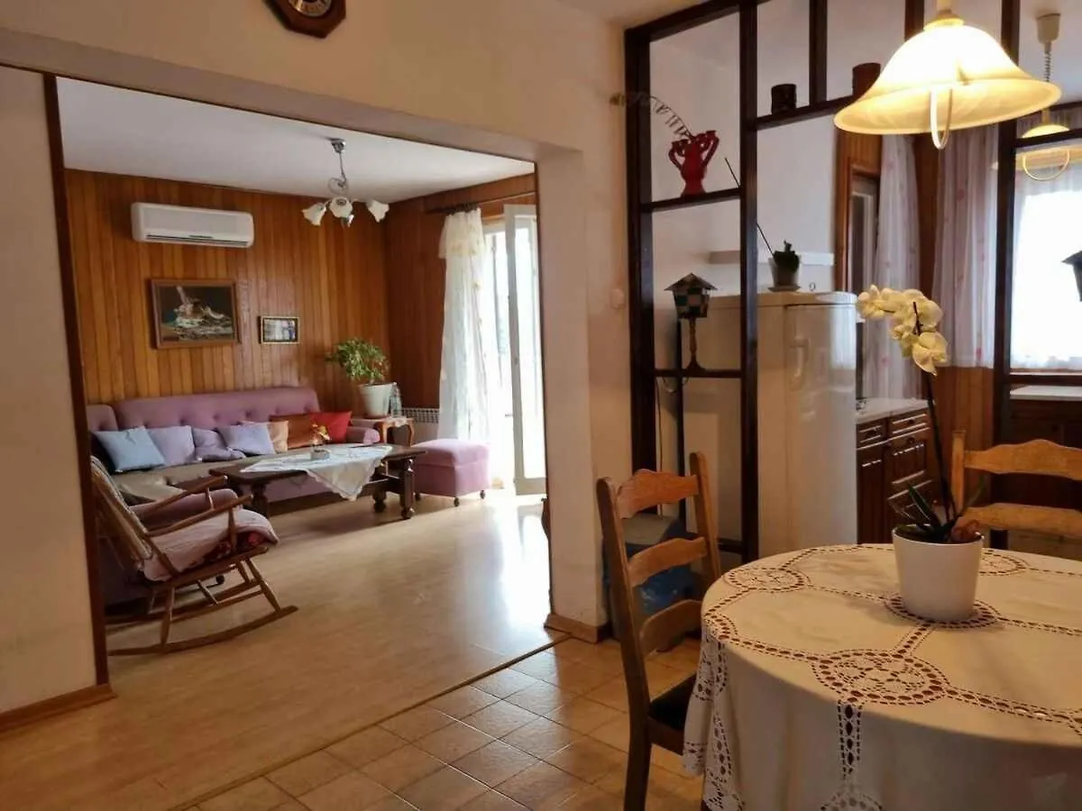 Apartment In Njivice - Insel Krk 47352